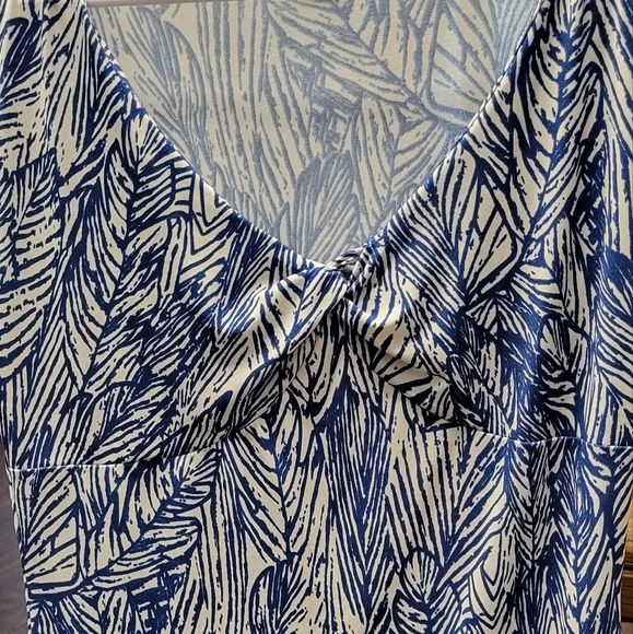 Women's Sleeveless Top - Picture 2 of 5